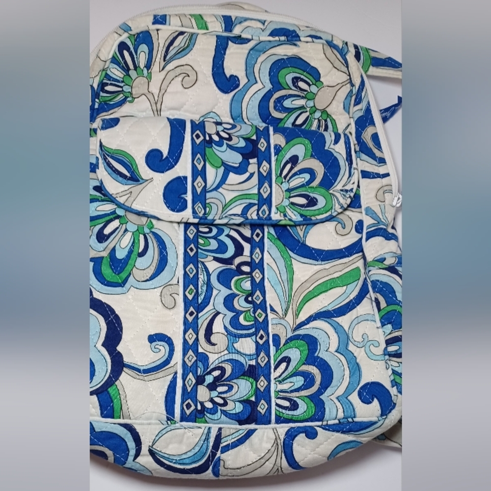 Vera Bradley Mediterranean White Quilted Cotton Backpack. - Picture 2 of 9